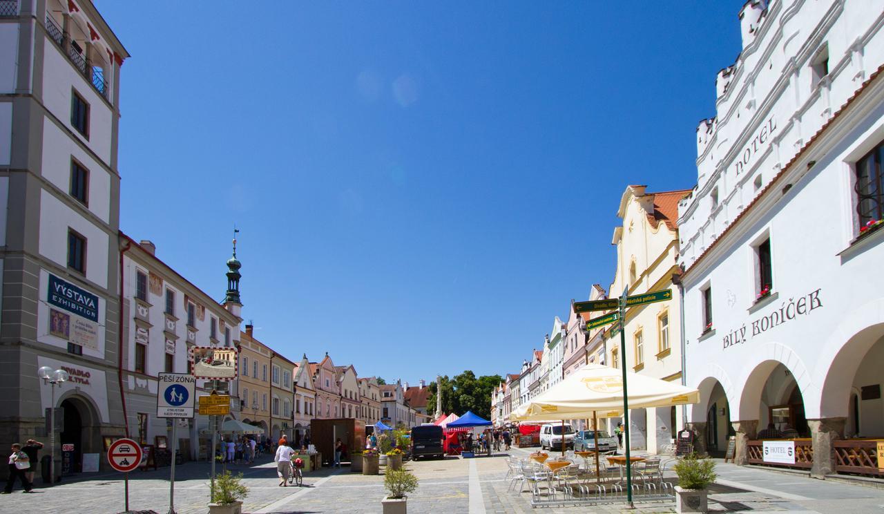Hotel Bílý Koníček Třeboň Exterior foto